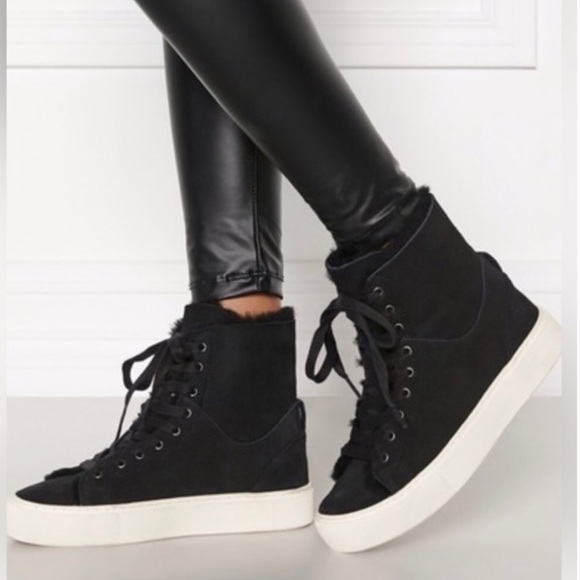 UGG Women's Beven Boot Sneaker Size 8 Black Suede Cuffable Shearling Sherpa Shoe - Picture 1 of 15